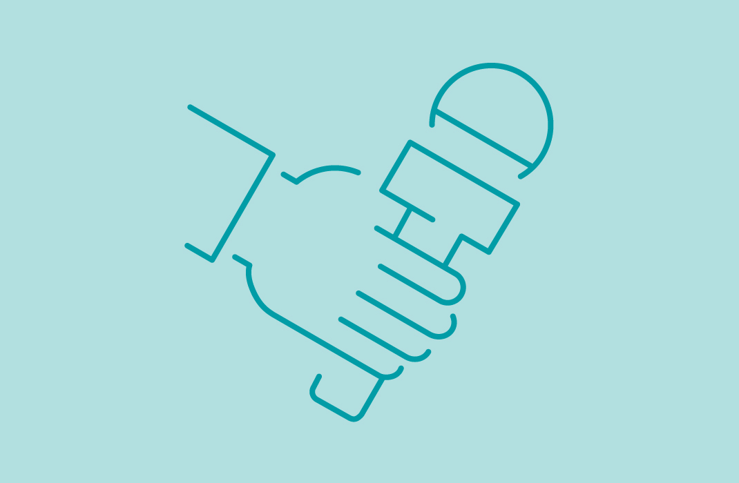 Line drawing of a hand holding a microphone